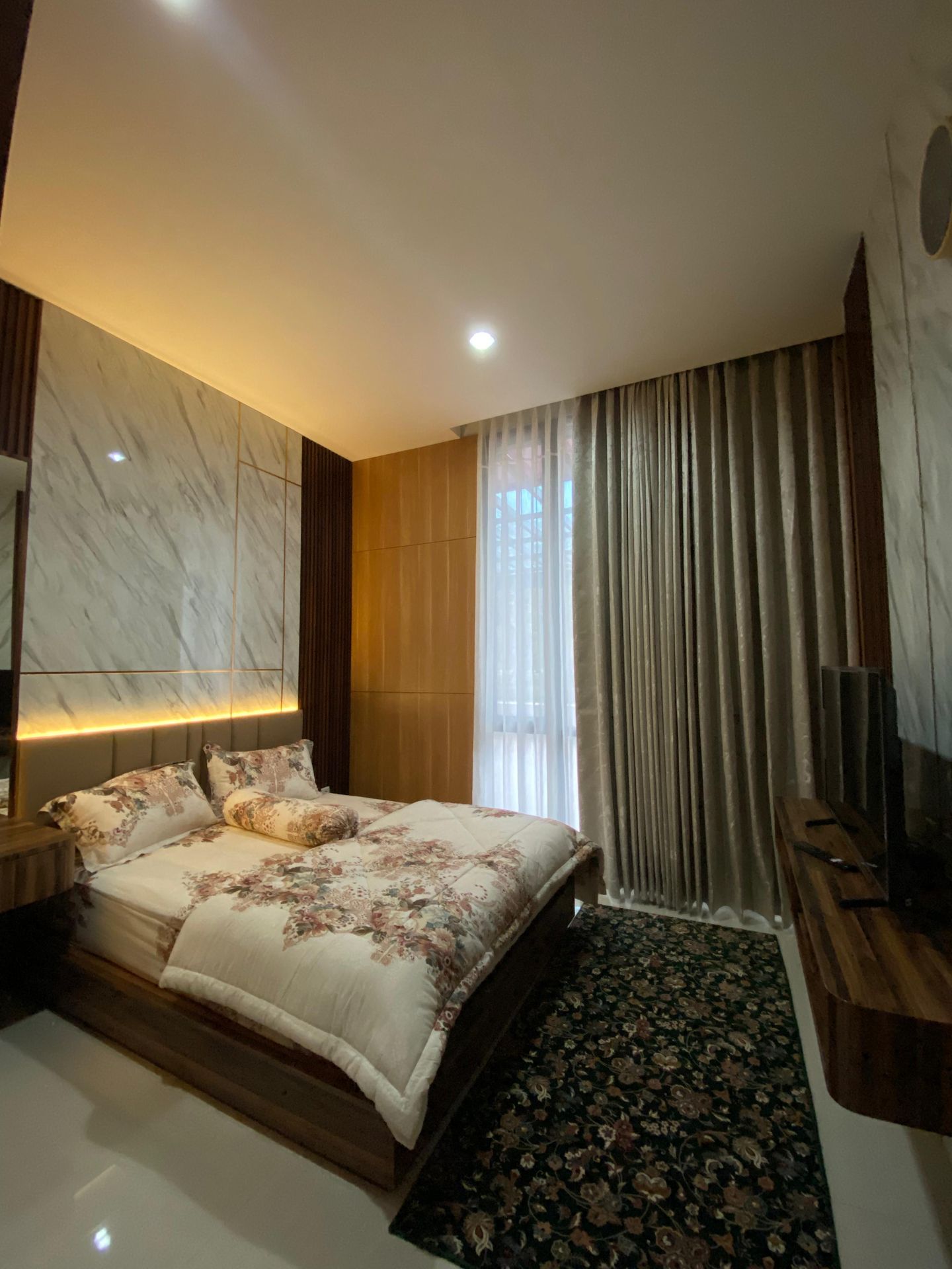 INTERIOR 6